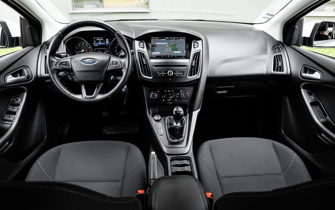 Ford Focus cena 33900 przebieg: 146000, rok produkcji 2015 z Radom małe 742